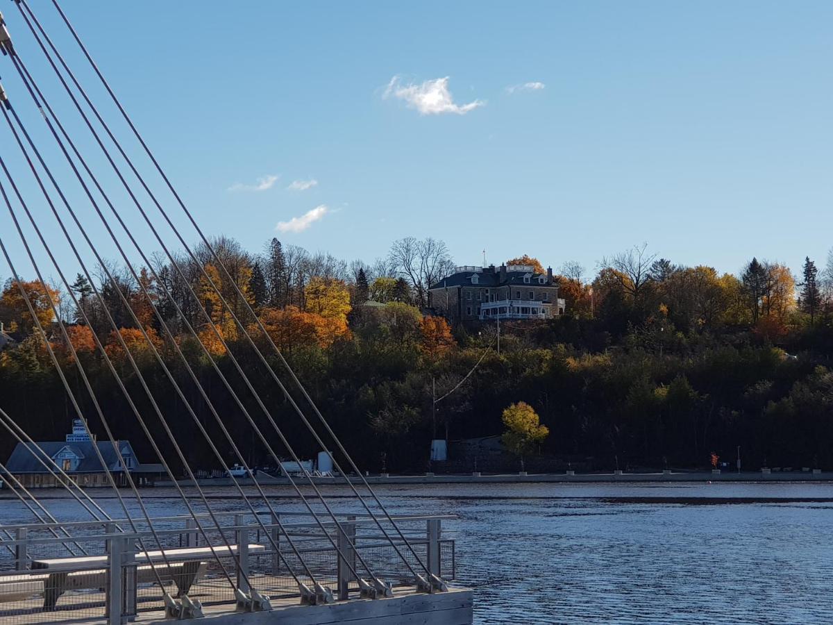 Kokomo Inn Bed And Breakfast Ottawa-Gatineau'S Only Tropical Riverfront B&B On The National Capital Cycling Pathway Route Verte #1 - For Adults Only - Chambre D'Hotes Tropical Aux Berges Des Outaouais Bnb #17542O Exteriör bild