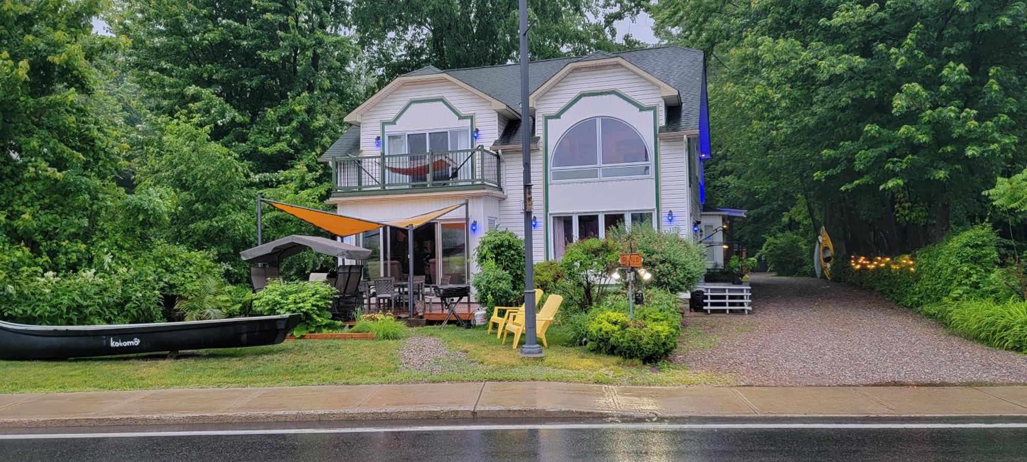 Kokomo Inn Bed And Breakfast Ottawa-Gatineau'S Only Tropical Riverfront B&B On The National Capital Cycling Pathway Route Verte #1 - For Adults Only - Chambre D'Hotes Tropical Aux Berges Des Outaouais Bnb #17542O Exteriör bild