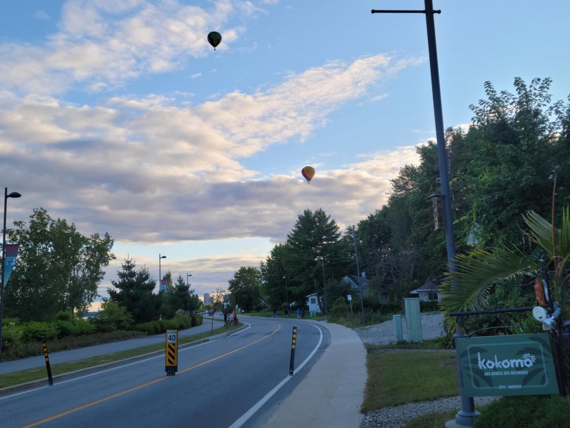 Kokomo Inn Bed And Breakfast Ottawa-Gatineau'S Only Tropical Riverfront B&B On The National Capital Cycling Pathway Route Verte #1 - For Adults Only - Chambre D'Hotes Tropical Aux Berges Des Outaouais Bnb #17542O Exteriör bild