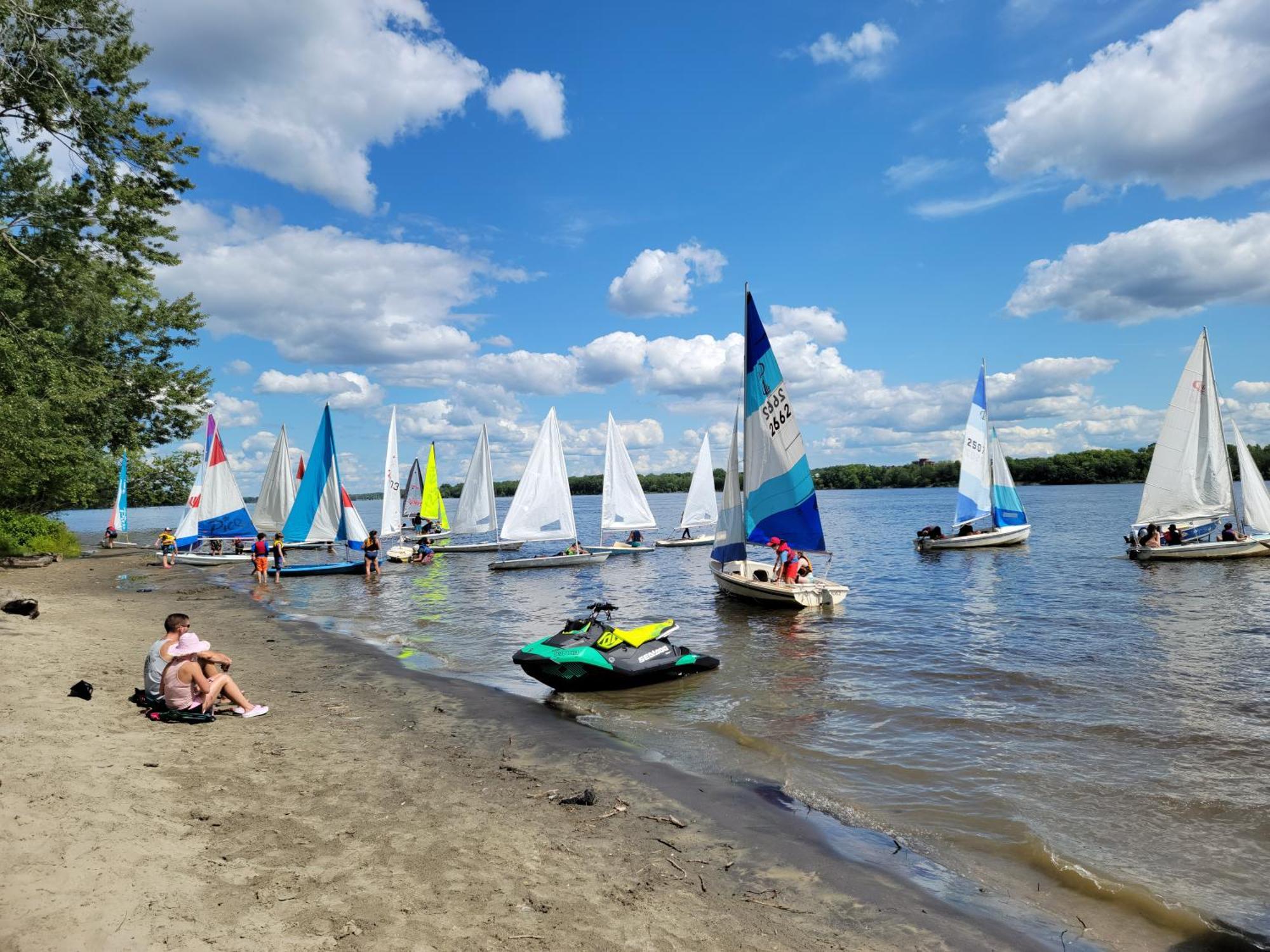 Kokomo Inn Bed And Breakfast Ottawa-Gatineau'S Only Tropical Riverfront B&B On The National Capital Cycling Pathway Route Verte #1 - For Adults Only - Chambre D'Hotes Tropical Aux Berges Des Outaouais Bnb #17542O Exteriör bild